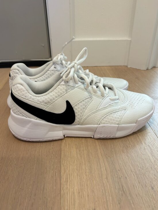 Nike Shoes - NikeCourt Lite 4 Women's Size 7 Tennis Shoes Great Condition